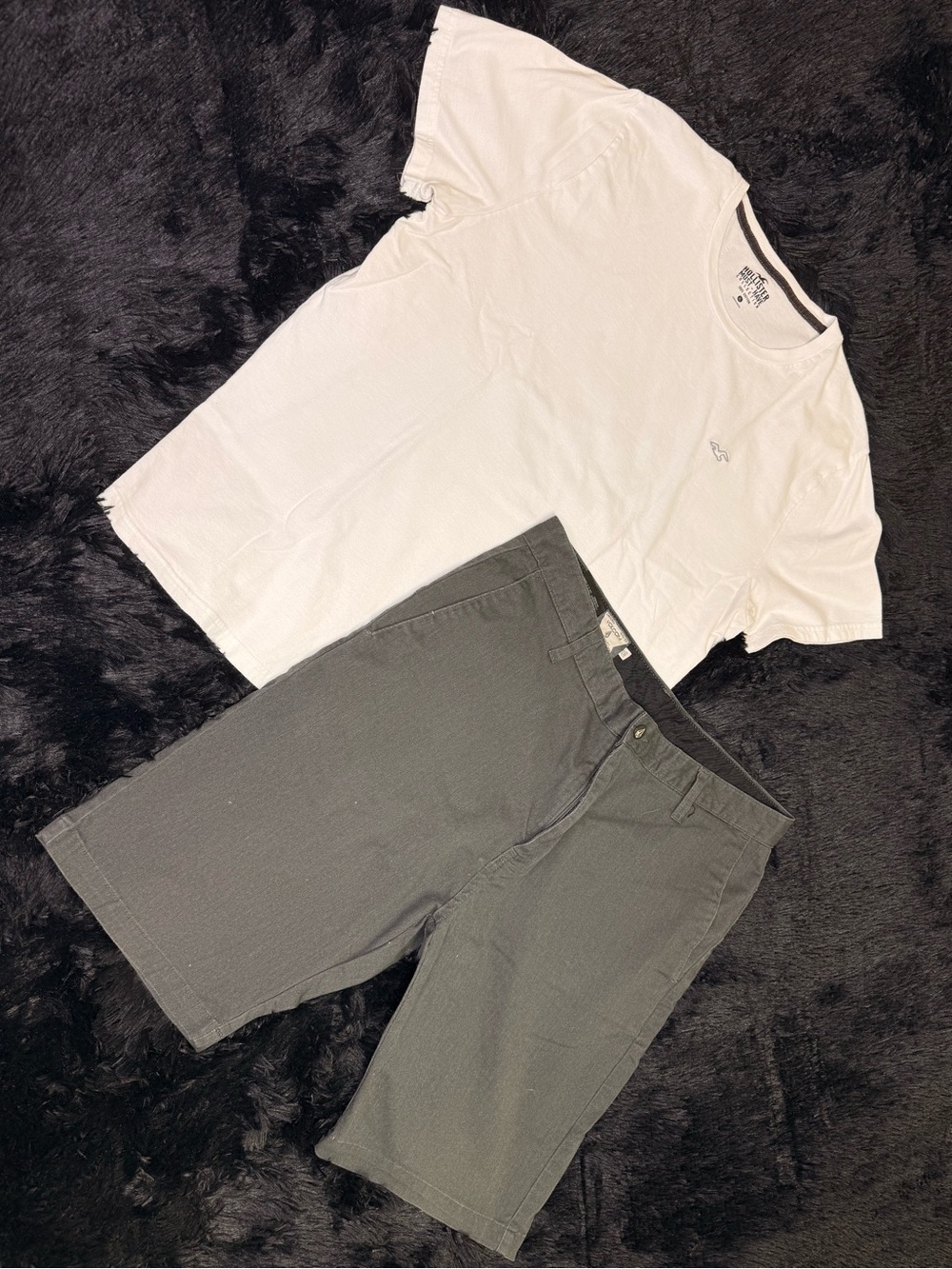 Hollister White Tee XL with Gray Volcom Casual Shorts Size 36 - Men’s